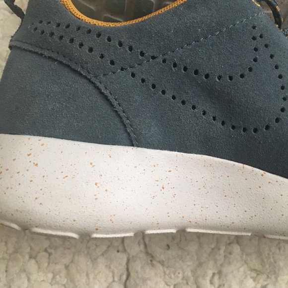 Nike- Grey and Mustard Suede- Sz 7.5 - Picture 3 of 6